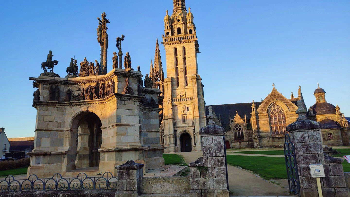 Arrêt à Pleyben | Calvaire et l'église Saint-Germain